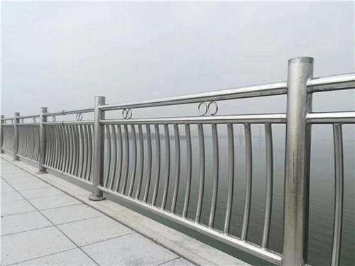 不銹鋼復(fù)合管護(hù)欄應(yīng)用范圍有哪些？