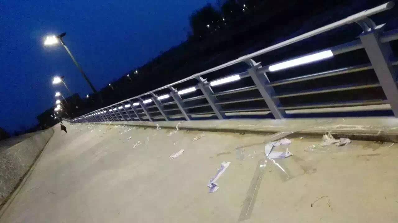 燈光護(hù)欄