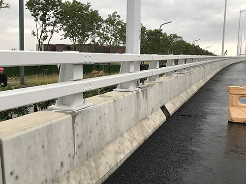 防撞護(hù)欄